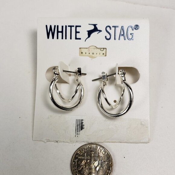 Women's Stunning Polished Silver tone Hoop Design Earrings 0.75-inch - Picture 6 of 8